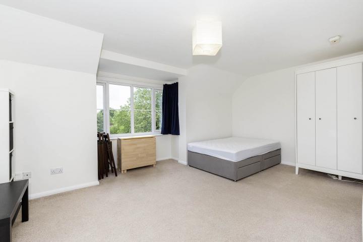 Luxury Studio in Central Location Snowdon Drive, Hendon